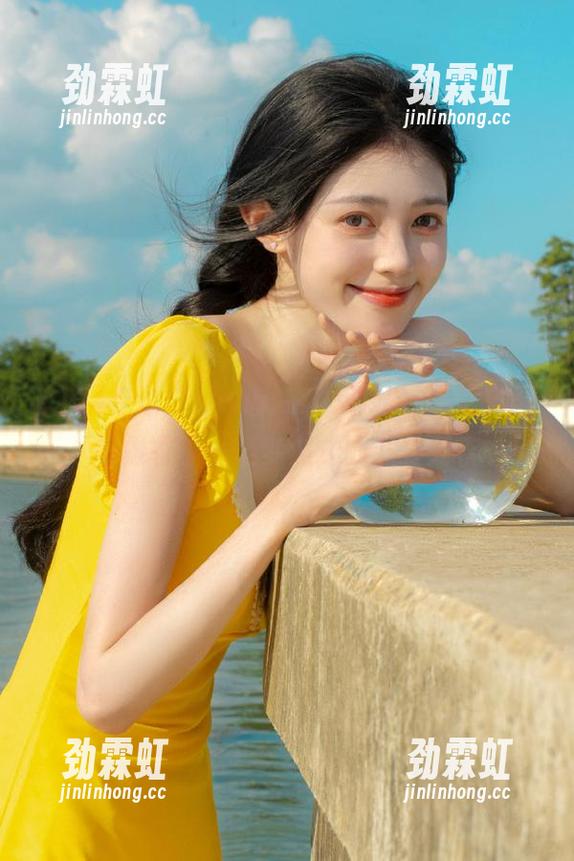 走进“www.17”网站，感觉自己好像在看一场梦游式的八卦秀？