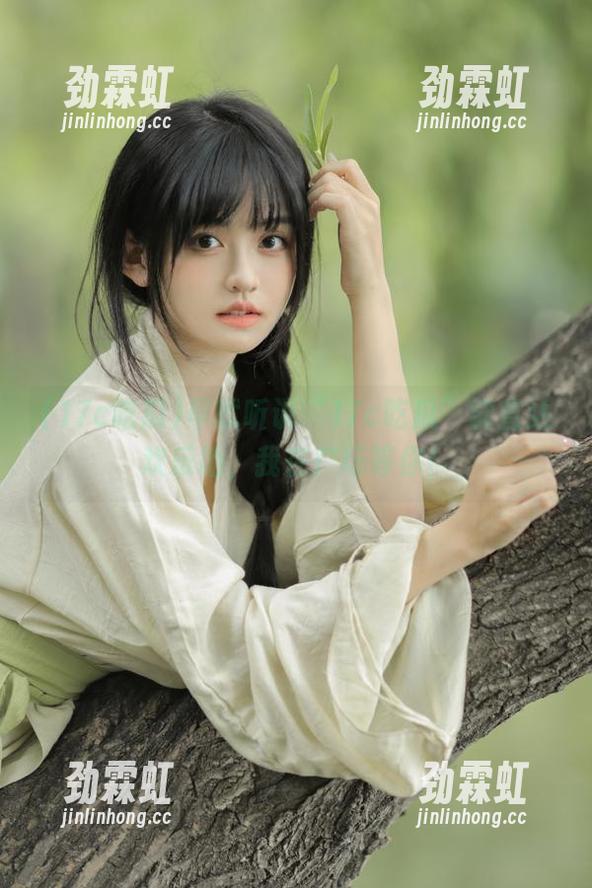 早就听说“17c吃瓜”能直达欢乐地，我在广场等你！