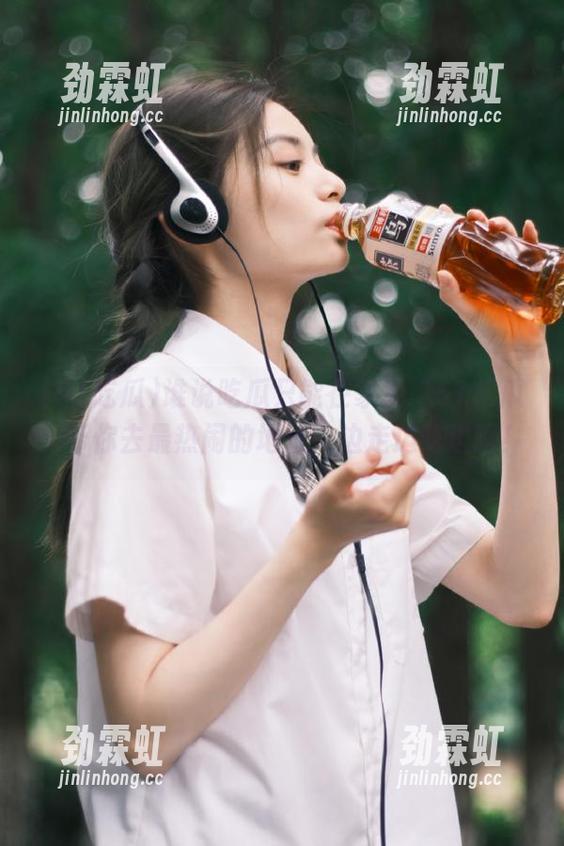 谁说吃瓜只能在家？“51吃瓜”带你去最热闹的地址，边走边吃边聊！