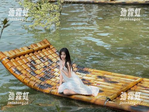 官网上的“52cg”：一口甜瓜，背后竟藏着这么多心酸？