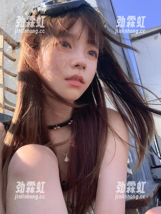 718吃瓜网 艺人们的小秘密!娱乐718吃瓜网地址让你秒变知情人士。