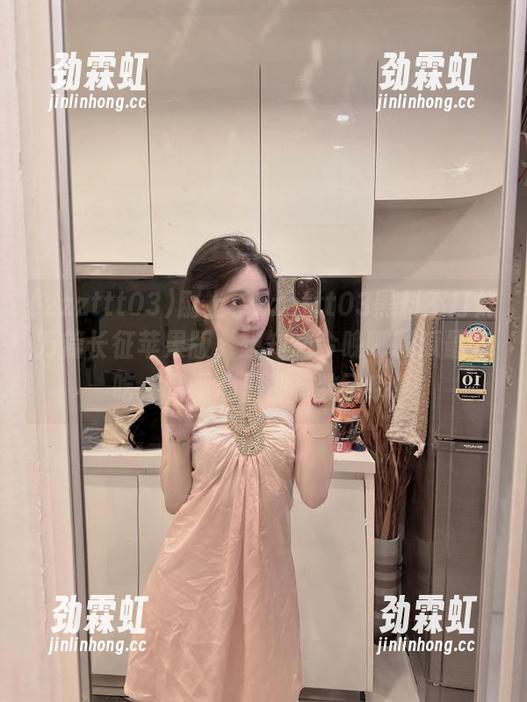 刚上手zzzttt03黑料不打烊万篇长征苹果版，想知道今晚哪颗瓜最好吃，嘿嘿心里都有数了哦！