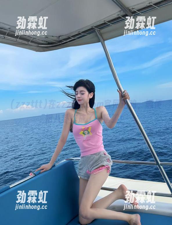 在zzzttt.com官网遛鸡，顺便把八卦炸成了一锅粥！