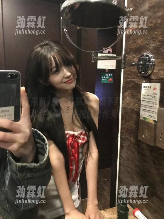 在扒哥黑料首页下载这个视频软件，是不是把自己作死了？