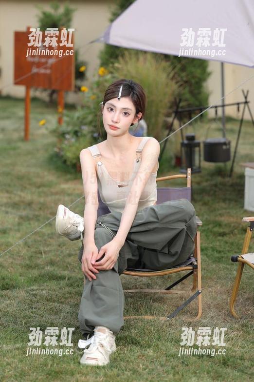 黑料不打烊 51黑料不打烊苹果版:瓜田里藏着的小秘密,真让我忍不住叫出来!