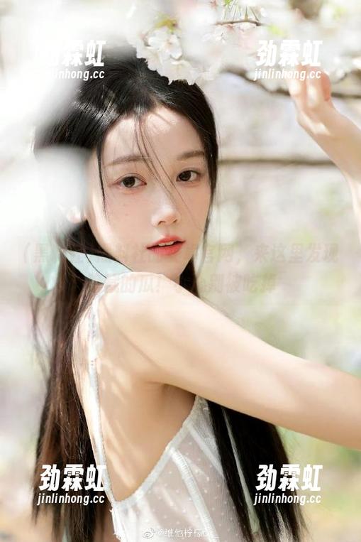 黑料社的安卓官网，来这里发现隐藏的瓜！小心别被吃掉